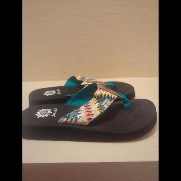 Yellow Box Flip-flops - Picture 5 of 6